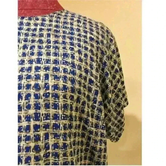 Requirements Top Size Medium Squares Keyhole Back - Picture 3 of 9